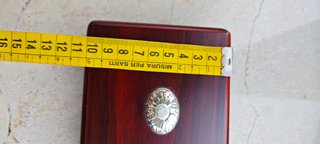 Elegante scatola portagioie in legno con coperchio
