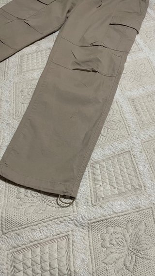 Pantalones cargo beige