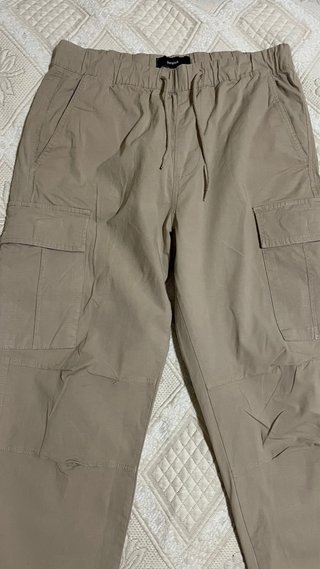 Pantalones cargo beige