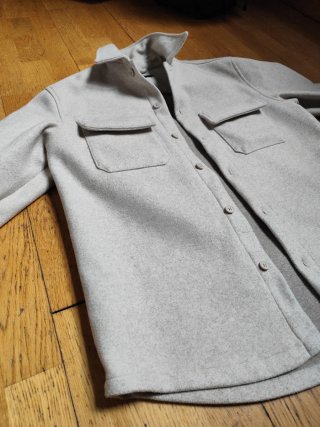 Cárdigan cuello camisa beige/gris