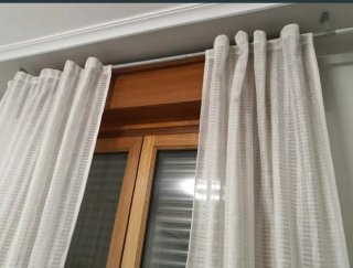 Cortinas blancas con barra incluida