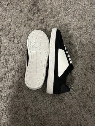 Zapatillas AMI Negras y Blancas