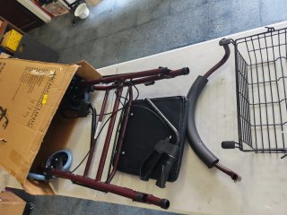 Andador Mobiclinic Plegable con Asiento y Cesta