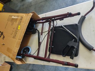 Andador Mobiclinic Plegable con Asiento y Cesta