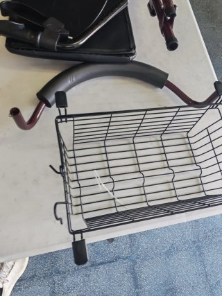 Andador Mobiclinic Plegable con Asiento y Cesta