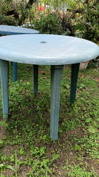 2 Mesas de Plástico para Jardín