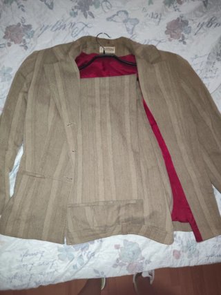 Traje UYFRAN Beige con Forro Rojo