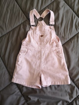 Conjunto Jardineira e Blusa Rosa e Branca