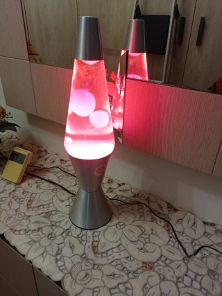 Lámpara de lava roja y plateada