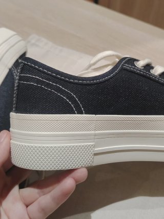 Zapatos Zara tipo Converse negros y blancos