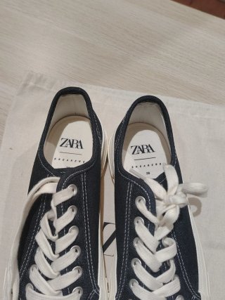 Zapatos Zara tipo Converse negros y blancos