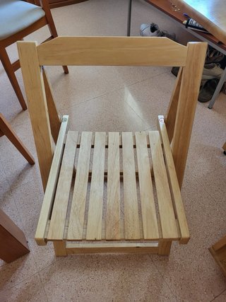 Mesa plegable con ruedas y sillas
