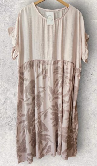 Vestido oversize estampado hojas
