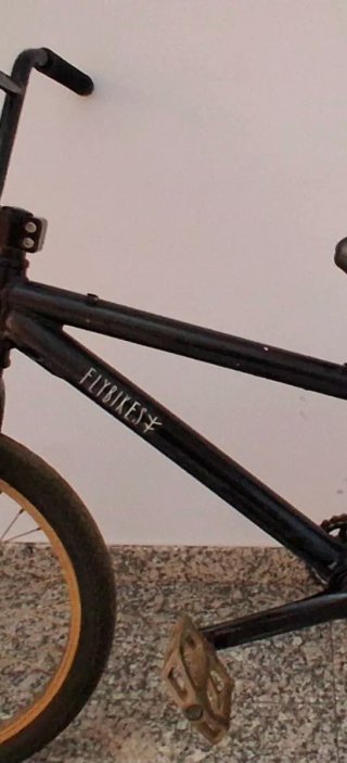 Bicicleta BMX Negra marca flybikes
