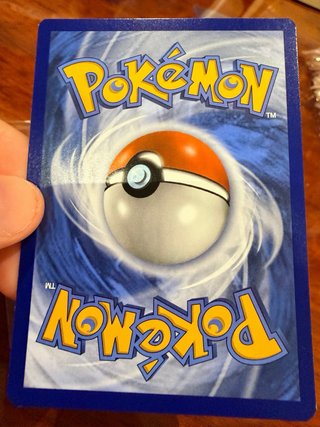 Pack Cartas Pokémon Pikachu con Gorra
