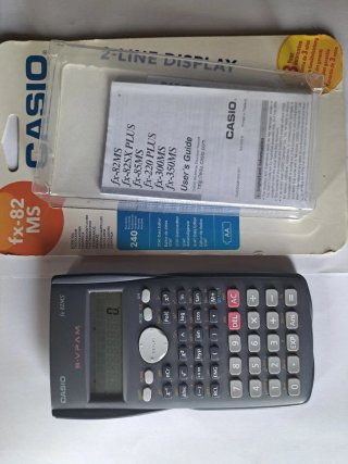 Calculadora Científica Casio fx-82MS