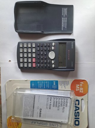 Calculadora Científica Casio fx-82MS