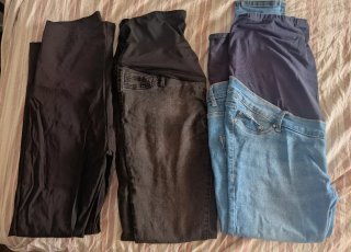 Pantalones premamá negros y azules