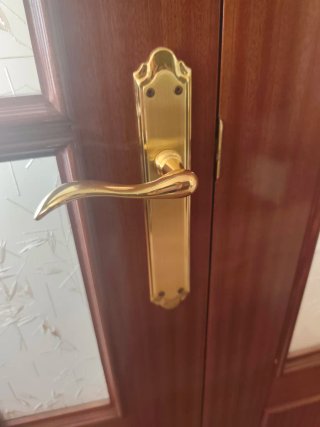 Puerta doble madera acristalada