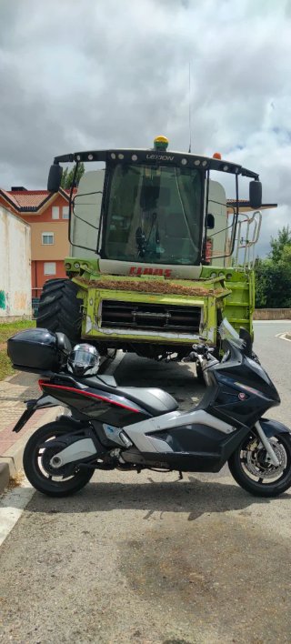 Gilera GP800 Maxi Scooter Negra/Plata