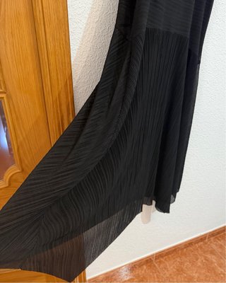 Vestido negro largo plisado