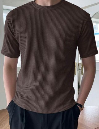 Camisa de hombre marrón de canalé
