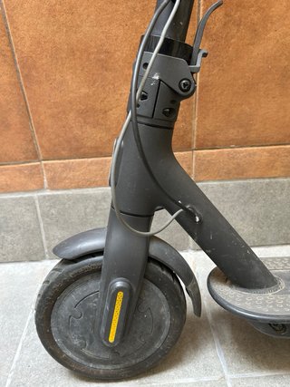 Patinete Eléctrico - Funciona, sin cargador