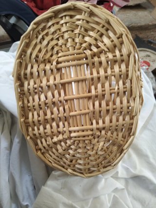 Cesta de mimbre con asa