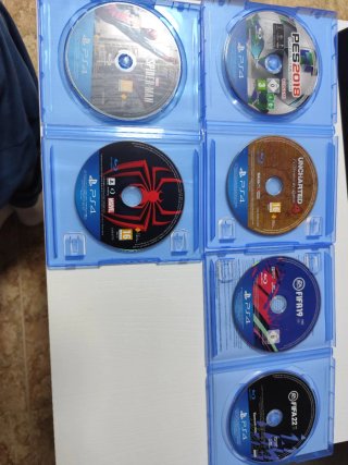 PS4 con Mando Original y 6 Juegos