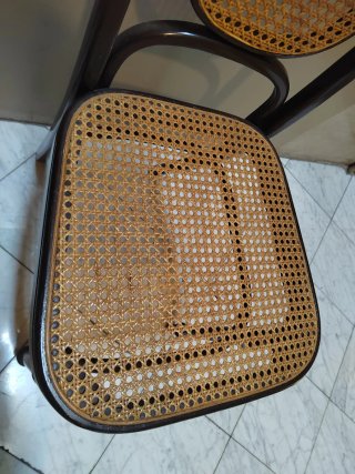 Silla de madera y ratán