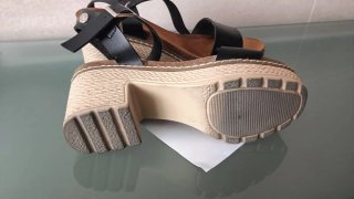 Sandalias negras de cuña