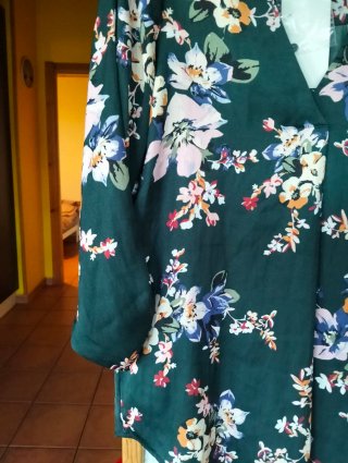 Blusa Stradivarius floral verde Talla S