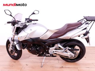 SUZUKI GSR 600