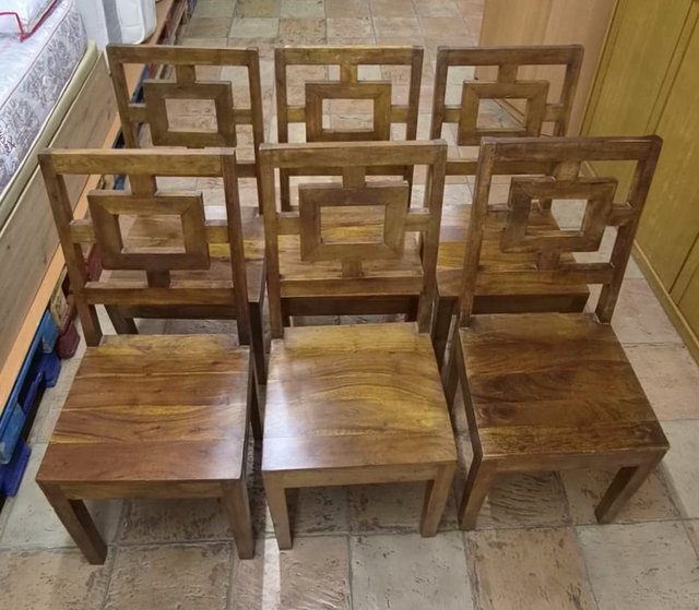 MESA CON SEIS SILLAS