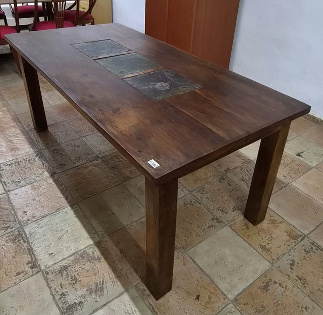 MESA CON SEIS SILLAS