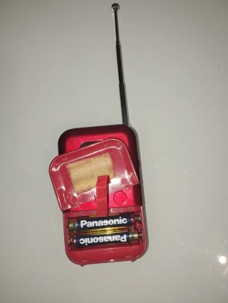 Radio Sanyo Roja Portátil