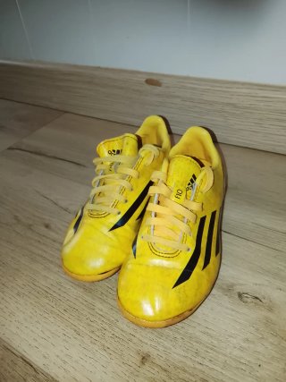 Lote Deportivas Joma Negras y Amarillas ay tallas