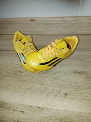 Lote Deportivas Joma Negras y Amarillas ay tallas