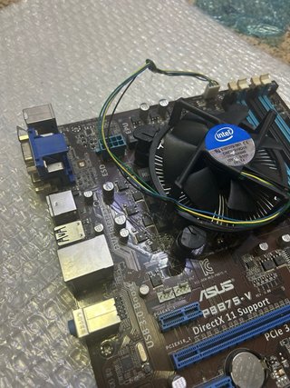 ASUS P8B7 + i3 3220 Placa base