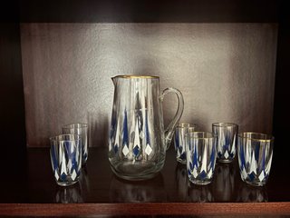 Jarra y vasos de cristal con diseño