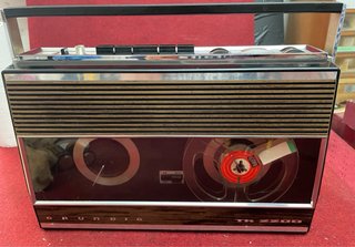 Antiguo magnetofón grabadora Grundig TK 2200