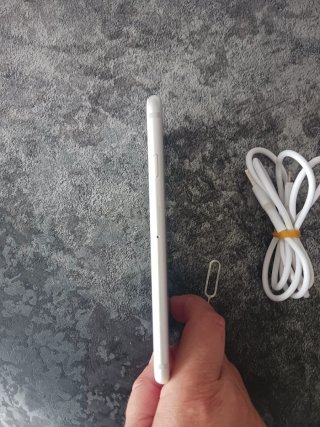 iPhone 7 (A1778) argento