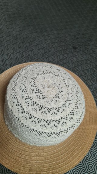 Cappello di paglia con pizzo