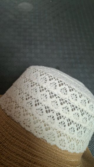 Cappello di paglia con pizzo