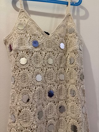 Vestido punto espejos flecos Zara