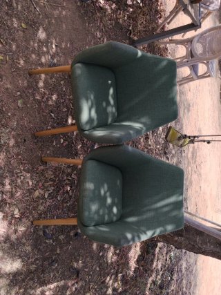 Sillas de comedor  100 euros las dos