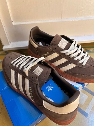 Zapatillas Adidas Spezial Marrones y Blancas