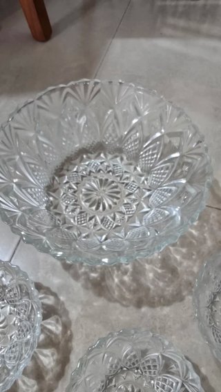 Fuente y 5 cuencos de cristal tallado