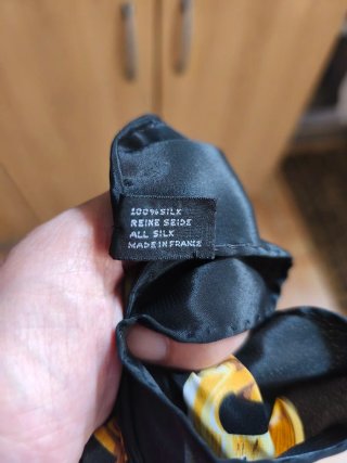 Pañuelo Seda Chanel Negro y Dorado