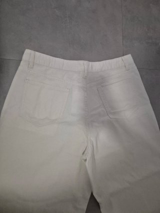 Pantalones beige anchos con bordado